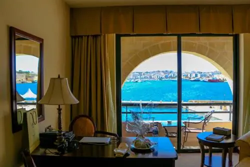 Роскошное размещение на Мальте: пятизвездочный отель Grand Hotel Excelsior в Валлетте