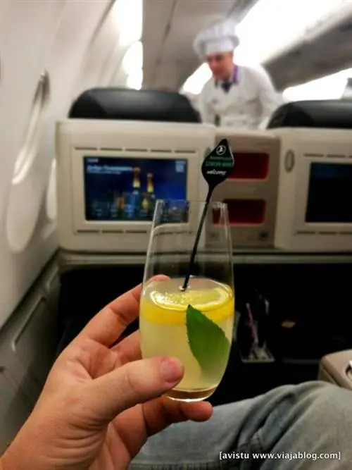 Приветственный напиток в бизнес-классе Turkish Airlines