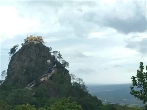 Посещение Таунг Калат, или горы Попа, в Бирме: земля обезьян и духов