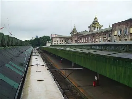 Круговой поезд Янгона - лучший способ познакомиться с городом