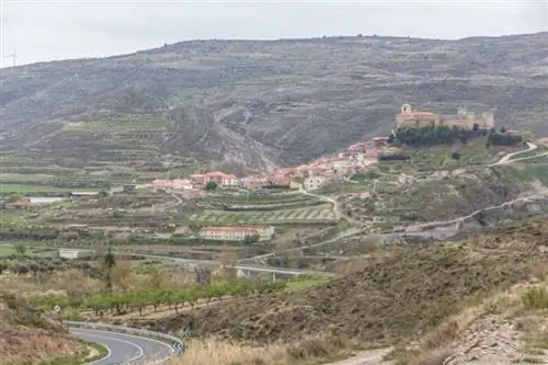 Город Корнаго в Ла-Риохе, с дороги