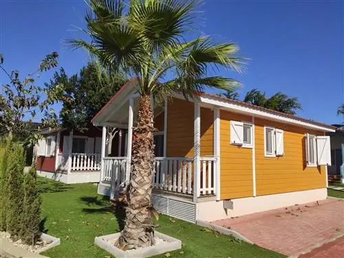 Кемпинг Ло Монте: пляж, природа и качественное размещение в Аликанте