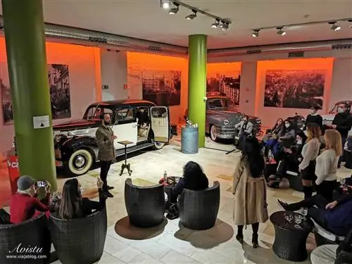 Планы в Мадриде: менталистское шоу классических автомобилей рядом с Королевским дворцом