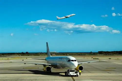 Мешают ли сотовые телефоны работе приборов самолета?