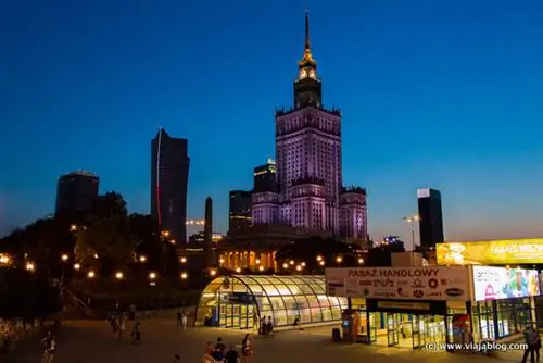 Центр Варшавы ночью