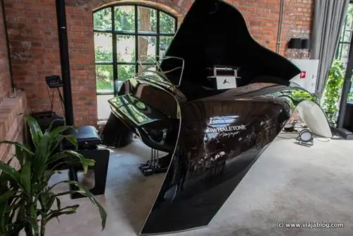 Китовое пианино в ресторане Warszawa Wchodnia