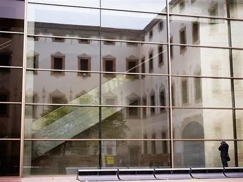 Внутреннее окно CCCB в Равале