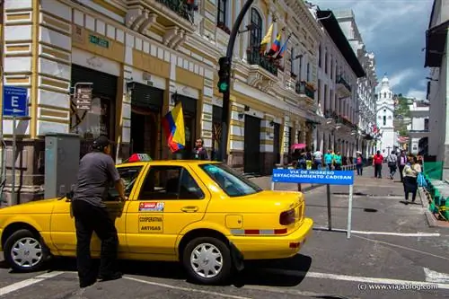 В воскресенье ограничено движение транспорта через исторический центр Кито (Эквадор).