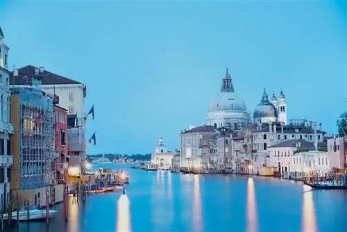 Базилика Санта-Мария-делла-Салюте в Венеции.