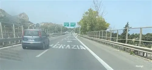 Горизонтальная индикация съезда на Сицилии