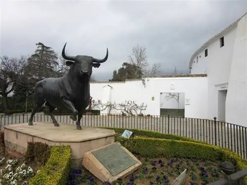 Статуя арены для корриды в Ронде