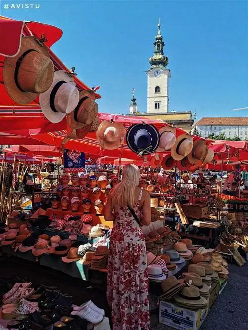 Киоски на рыночной площади Долац в Загребе