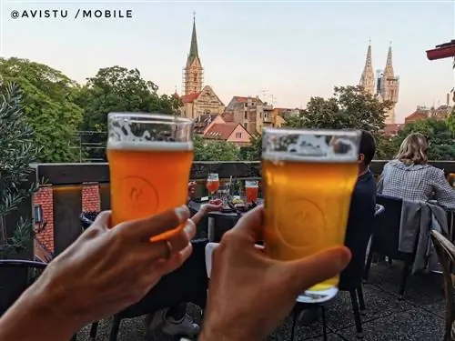 Пиво в Cafee Bar Ae в Загребе, Хорватия