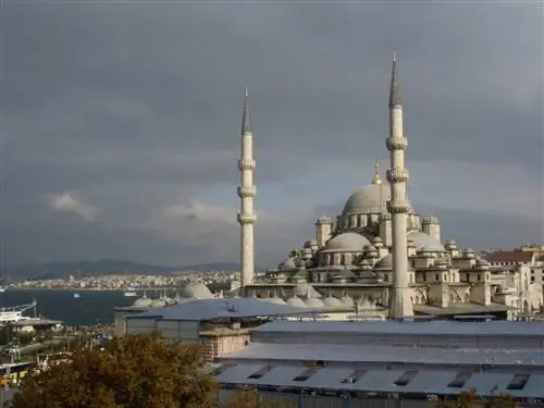 Лучшие бесплатные экскурсии по Стамбулу на испанском языке