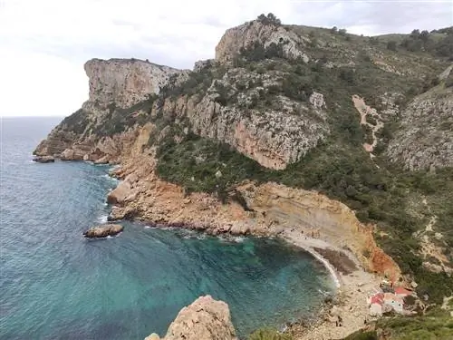 Бухта Ллебейг, маршрут по скалам Бенитачеля