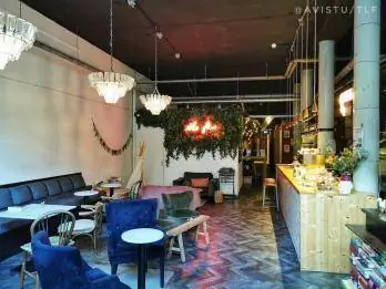 The FIX, бар Ecomama у входа