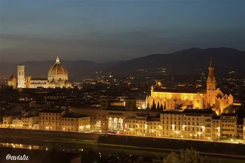 Базилика Святого Креста справа и Флорентийский собор.