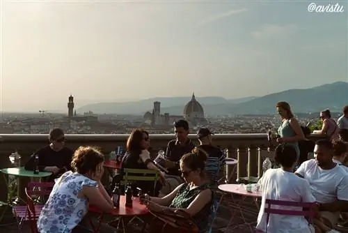 Пиво на закате с видом на Флоренцию