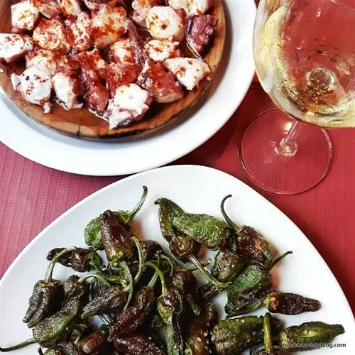 Осьминог и перец Падрон, две классические порции