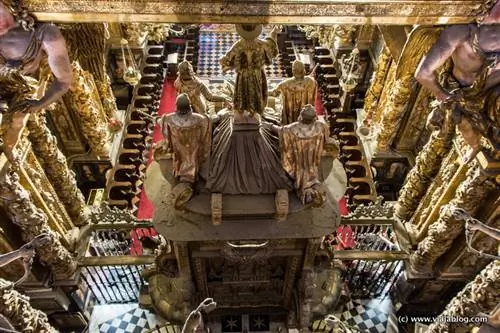 Апостол Сантьяго, интерьер собора Сантьяго-де-Компостела