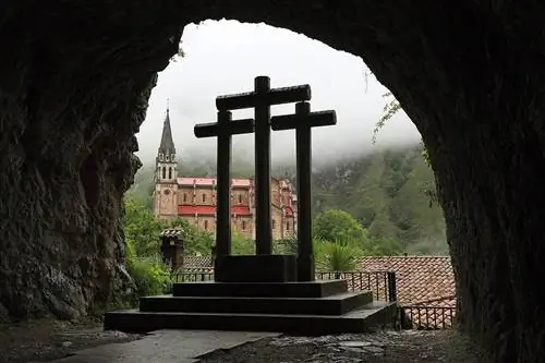 Базилика Ковадонга из Святой пещеры