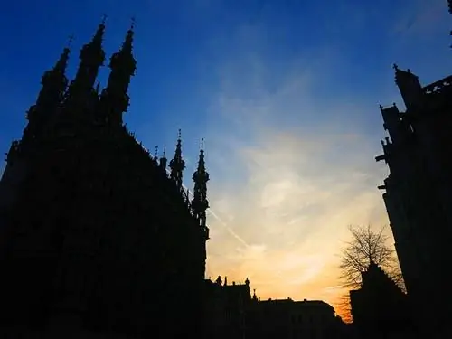 Левенская ратуша в сумерках