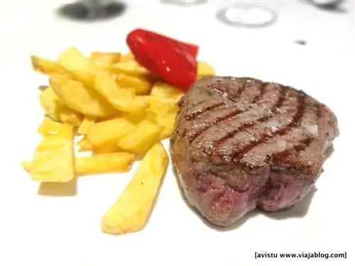 Мясо в ресторане в Астурии