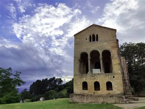 Путешествие в прероманский стиль Овьедо: Санта-Мария-дель-Наранко и Сан-Мигель-де-Лилло