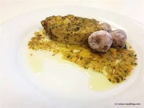 Тунец в Моджо с морщинистым картофелем, Тенерифе, Канарские острова