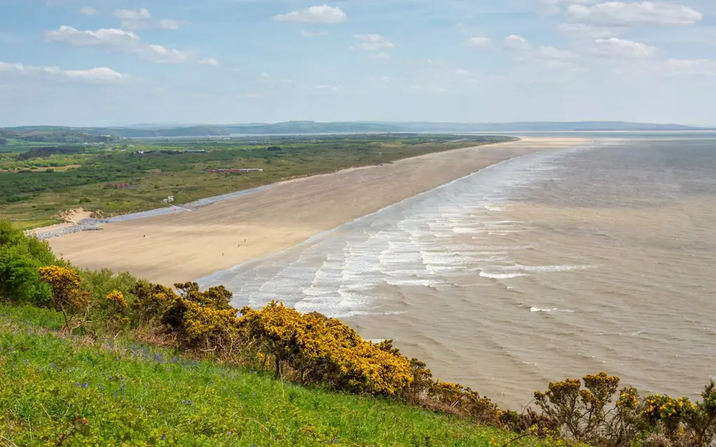 21 самых красивых пляжей в Уэльсе: Pendine Sands, Кармартеншир, Уэльс, Великобритания