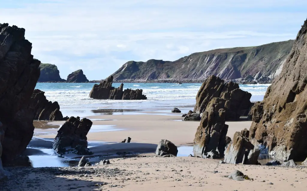 21 самый красивый пляж в Уэльсе: Пляж в Marloes Sands, Пембрукшир, Уэльс, Великобритания