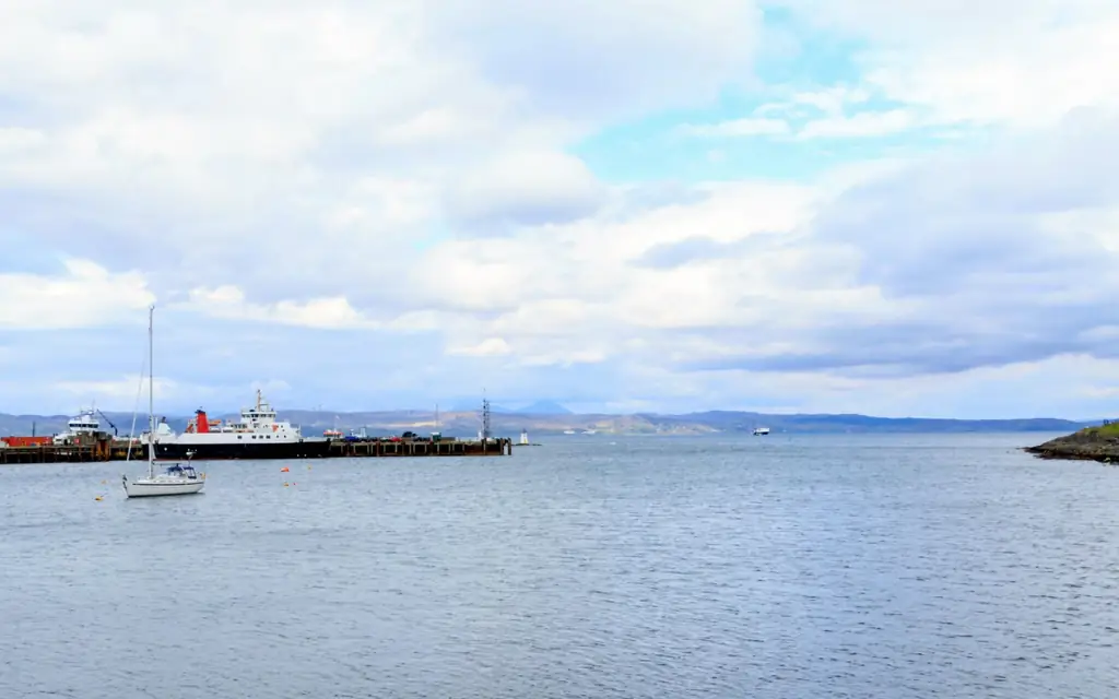 20 альтернативных поездок на работу: порт и паромный порт в Маллайг-Инвернесс-Шир, Шотландия, Великобритания