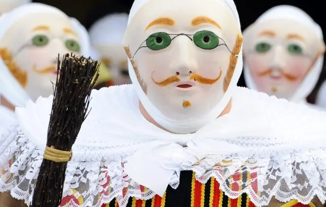 Присоединение к Жилю на карнавале Binche, Бельгия