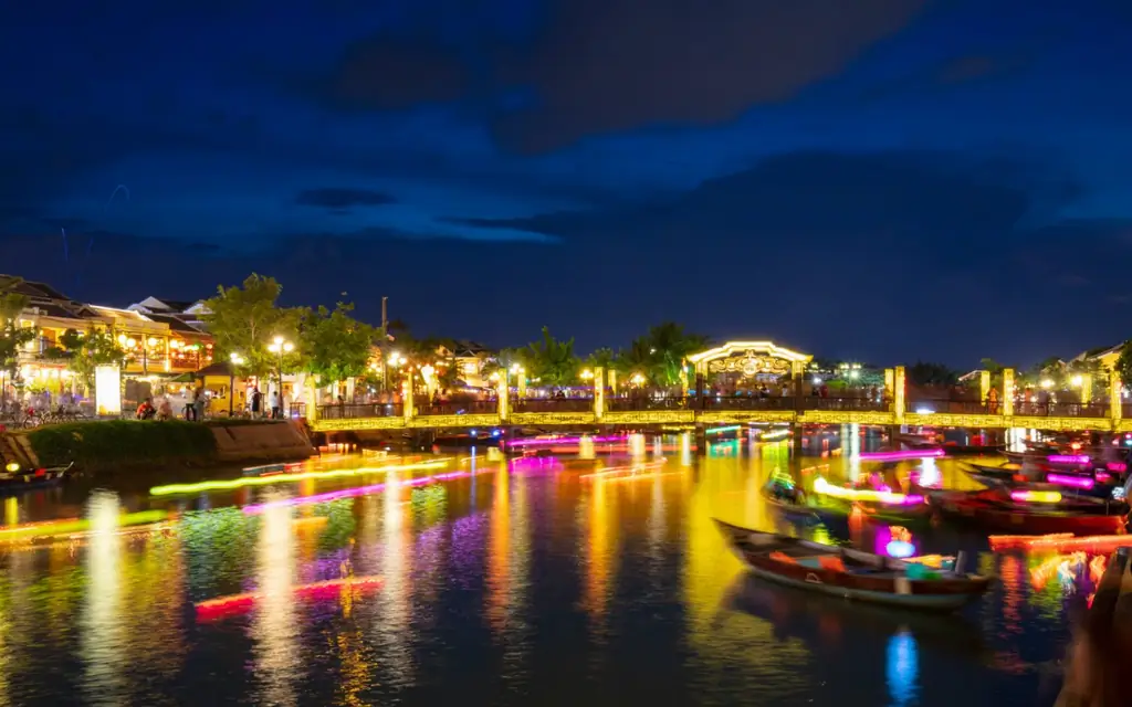 20 незабываемых вещей, которые можно совершить ночью во время путешествий: фестиваль фонарей в полнолуние во Вьетнаме