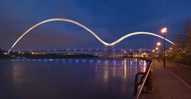 Infinity BridgeStocktonontees, Teeside, United Kingdom Архитектор: Экспедиция Инжиниринг Проектирование освещения по компаниям «Спирс и Майор» 2009 Экспедиция по мостам Бесконечности с проектированием освещения «Спирс и Майор» Стоктон-он-Тис 2009 Широкий обзор