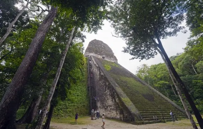 Откройте для себя руины майя в Лаго де Петексбатун
