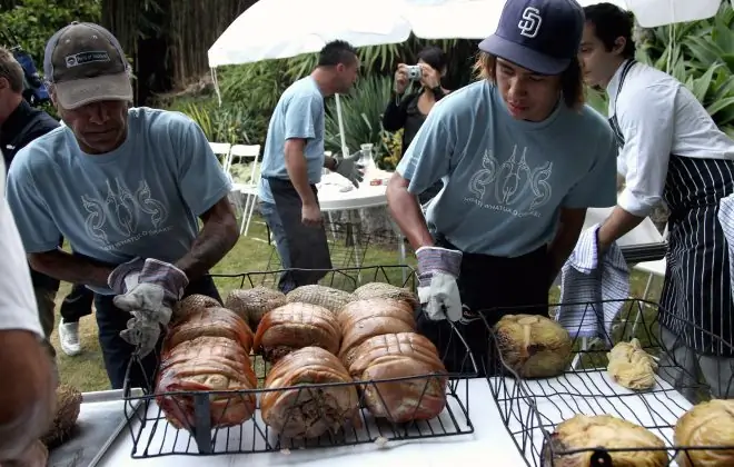 Заправляясь в праздник Ханги