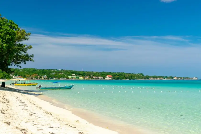 10 лучших пляжей на Карибах: Seven Mile Beach в Негриле, Ямайка