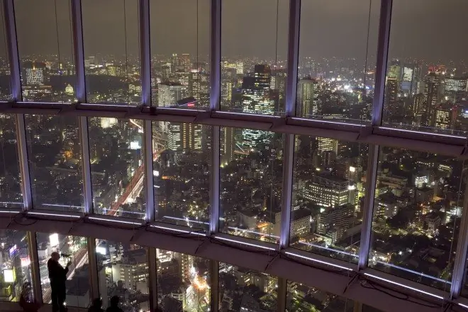 Токио со смотровой площадки Tokyo City View, Башня Мори, Роппонги Хиллз, Токио, ЯПОНИЯ Токио со смотровой площадки Tokyo City View, Башня Мори, Роппонги Хиллз, Токио, ЯПОНИЯ
