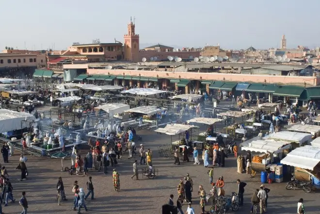 Марокко, Марракеш, Джемаа Эль Фна, вид на площадь с ледника Кафе