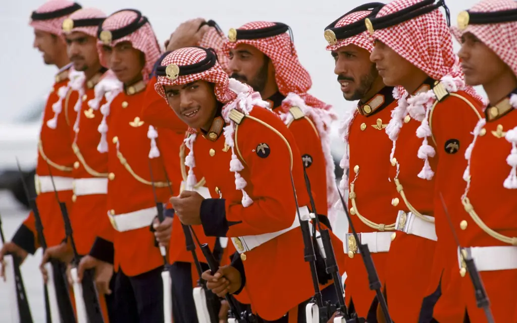 Keffiyeh, Shemagh или Ghutrah, традиционное платье Ближнего Востока