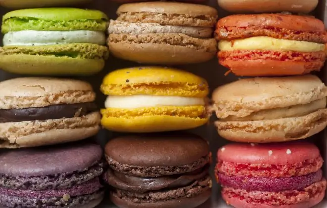 Взять миндальное печенье для ее величества, Франция