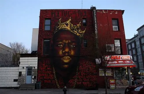 Внутри Biggie's Brooklyn: фрески, винные погреба и жемчужины района