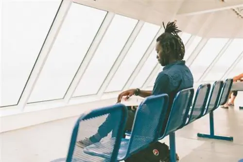 В японском аэропорту Нарита предлагают картонные кровати путешественникам, ожидающим результатов теста на коронавирус