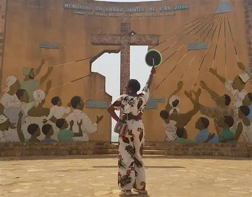 Как Aduke Africa призывает вас посетить Африку через призму Бенина