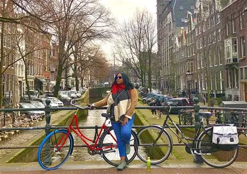 Как чернокожие преподаватели могут создать богатство поколений, преподавая за границей