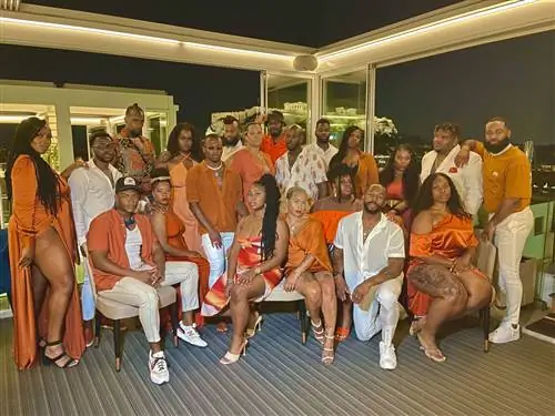 Спинка сиденья Tray Table меняет представление о том, как выглядят сообщества темнокожих путешественников