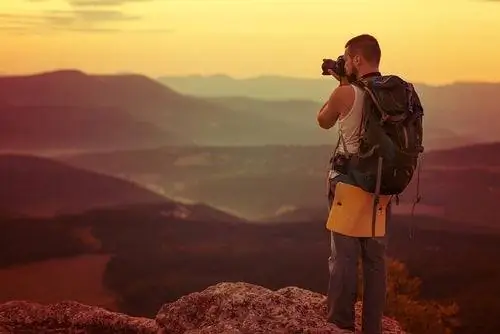 Мальчик фотографирует закат Мальчик фотографирует закат