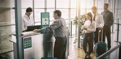 Пассажиры в аэропорту