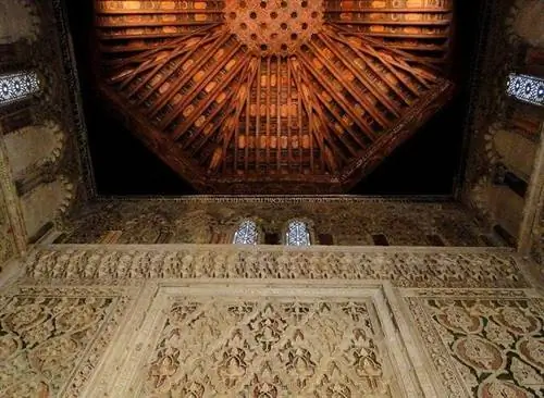 Интерьер синагоги Трансито в Толедо